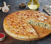 Осетинский пирог с творогом, сыром и зеленью