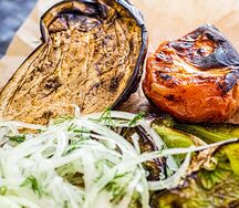 Овощной шашлык на углях