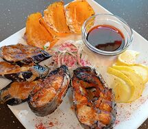 Белая форель на углях с овощами