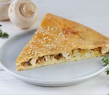 Осетинский с курицей, картофелем и грибами