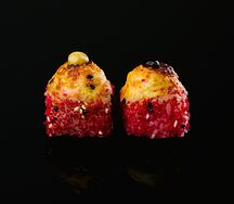 Ролл запеченный с лососем