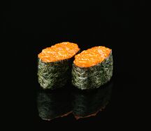 Гункан с лососем