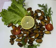 Мидии жаренные с чесноком и соевым соусом