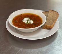 Борщ с курицей и сметаной