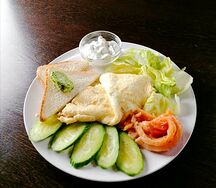 Омлет с красной рыбой