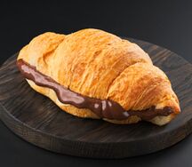 Круассан с шоколадом