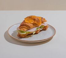 Круассан с ветчиной и сыром