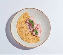 Омлет с сыром и ветчиной