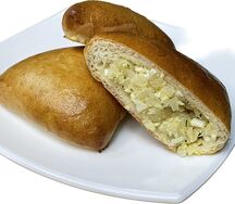 Пирожок с капустой и яйцом