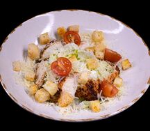 Салат Цезарь с куриным филе