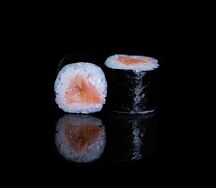 Ролл с копченым лососем