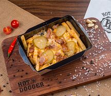 Канадский картофель с солеными огурцами и сыром