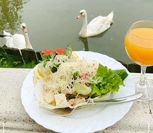 Салат Цезарь с курицей