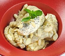 Маковые вареники с творогом и изюмом