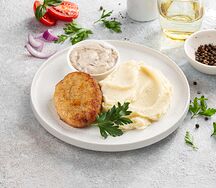 Котлета с кроликом с картофельным пюре и грибным соусом