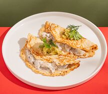 Куриные блины с грибным соусом 