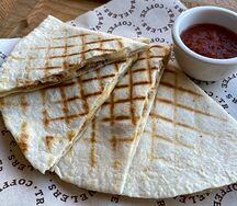 Кесадилья с цыпленком и сыром