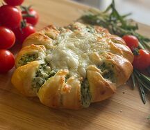 Пирог с курицей, шпинатом и сыром