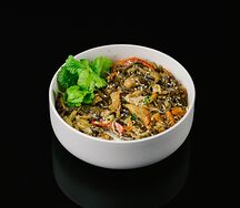Лапша соба с курицей в сливочном соусе