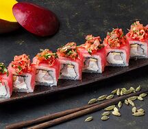 Tuna Эби с тигровыми креветками и крабовым мясом