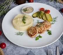 Котлеты с мясом цыплёнка и картофелем фри