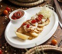 Кальмар с картофелем и томатами