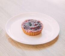 Фруктовая корзинка с вишней