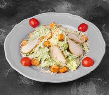 Салат Цезарь с курицей