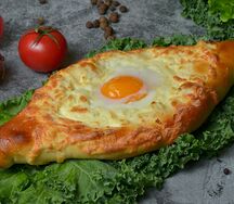 Хачапури по-аджарски с яйцом Макси