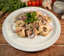 Грузди соленые с чесночным соусом
