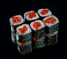 Маки с лососем