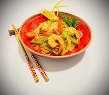 Острый вок с креветками