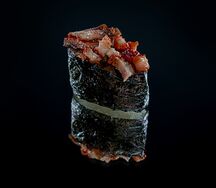 Гункан с сыром и угрем