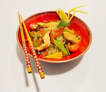 Вок с курицей