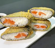 Хот сендвич с лососем