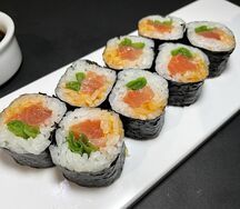 Ролл Сяке спайси