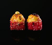 Ролл запеченный с лососем