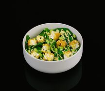 Поке с авокадо, чукой и шпинатом