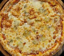 Пицца Четыре сыра с сырным бортиком