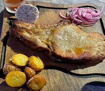 Стейк из cвинoй корейки