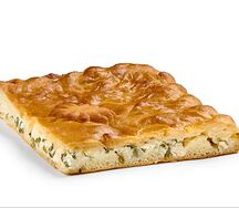 Пирог с курицей, сыром и зеленым луком