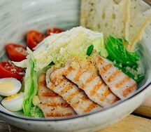 Цезарь с цыплёнком