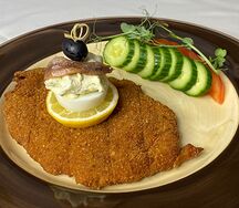 Миланский шницель со свежими овощами