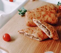 Слойка с курицей и грибами