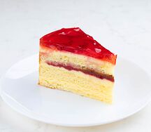 Торт Людмила клубничный (кусочек)