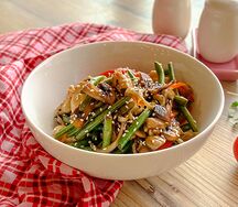 Салат с курицей и стручковой фасолью