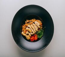 Вок с цыпленком и рисом
