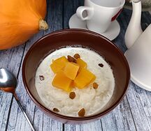 Рисовая каша на сливках с тыквой и изюмом