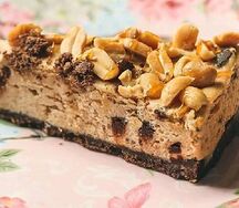Чизкейк Карамельный с арахисом