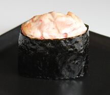 Запеченные суши с копченым лососем